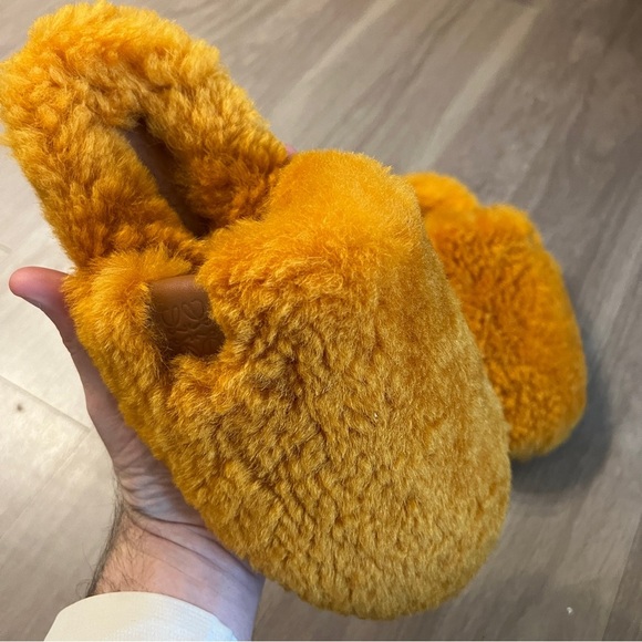 Loewe Anagram-debossed Shearling Slippers - Yellow Size 37 - Picture 5 of 9